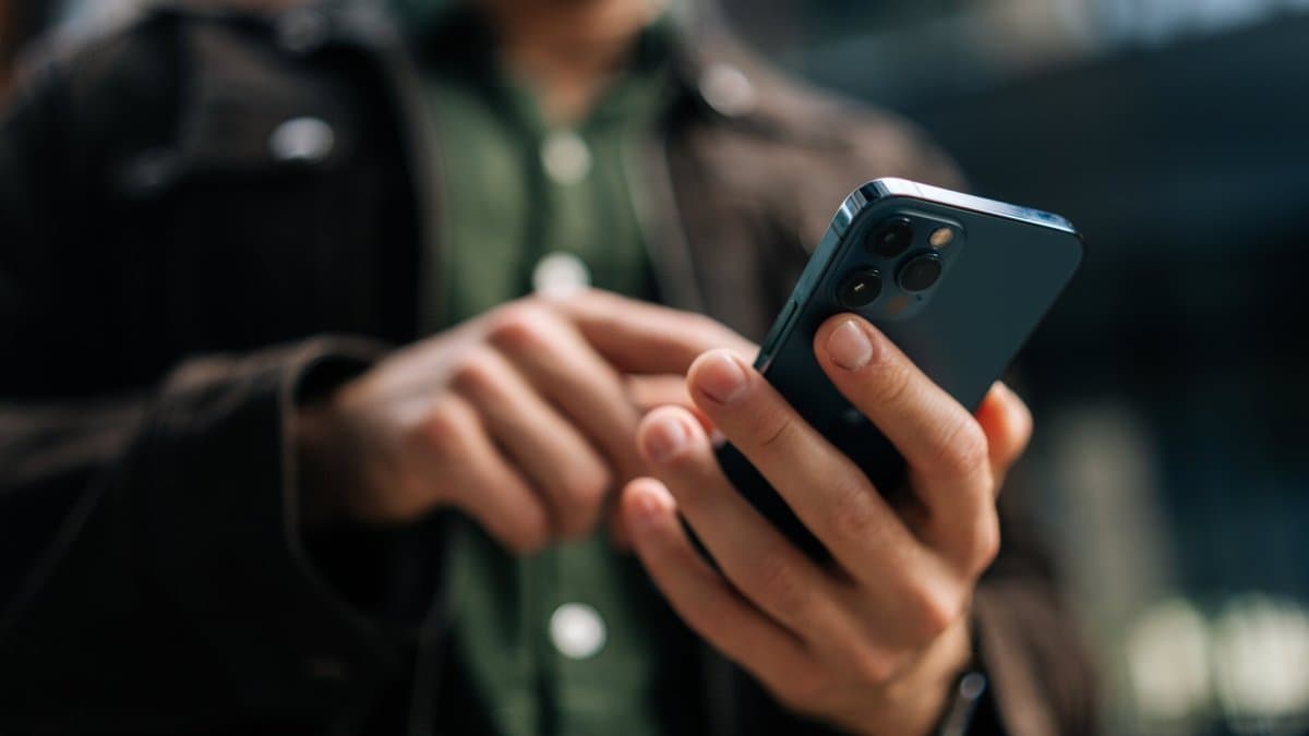 Apple just got a brutal iPhone 18 warning