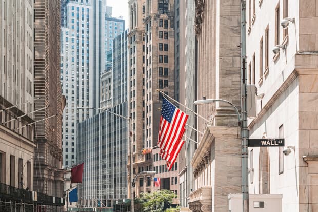3 Investment Bank Stocks to Buy From a Flourishing Industry