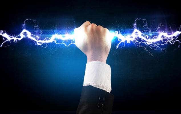 PPL Corporation Trades Above 50 & 200-Day SMAs: How to Play the Stock?