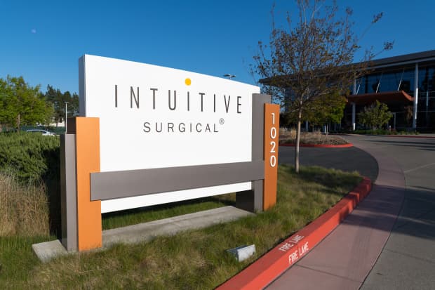 Intuitive Surgical Trades Near 2-Year Low: Is $600 Within Reach?