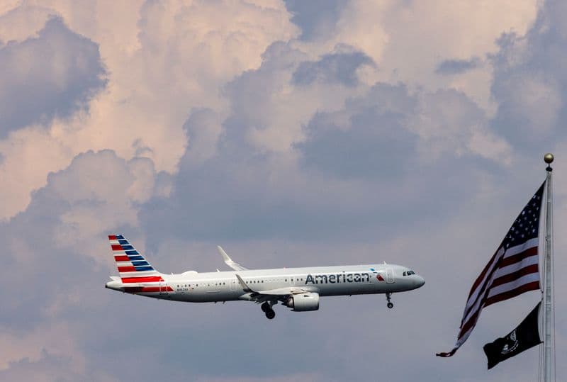 White House has no opinion on potential United Airlines deal for American Airlines