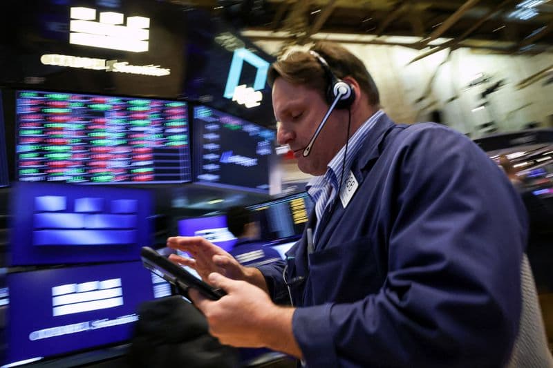 Wall St set to open lower in absence of clarity on Iran de-escalation; earnings mixed