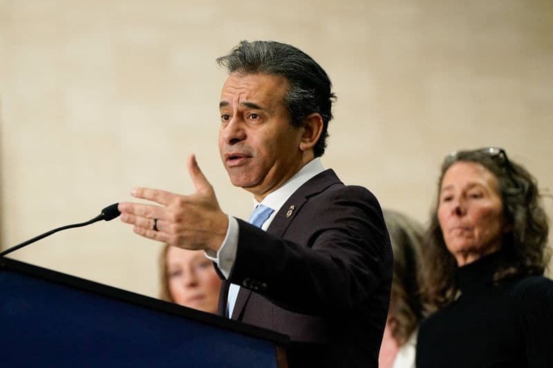 Trump plans to fire FDA chief Makary, sources say
