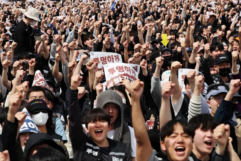 Exclusive-At Samsung, the global AI boom spurred a looming strike and deep divisions