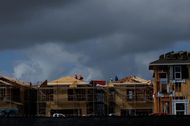 US single-family housing starts slide to eight-month low; imported inflation increases sharply