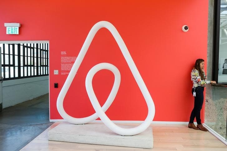 Oppenheimer lifts Airbnb rating, sees 'organic revenue levers materializing